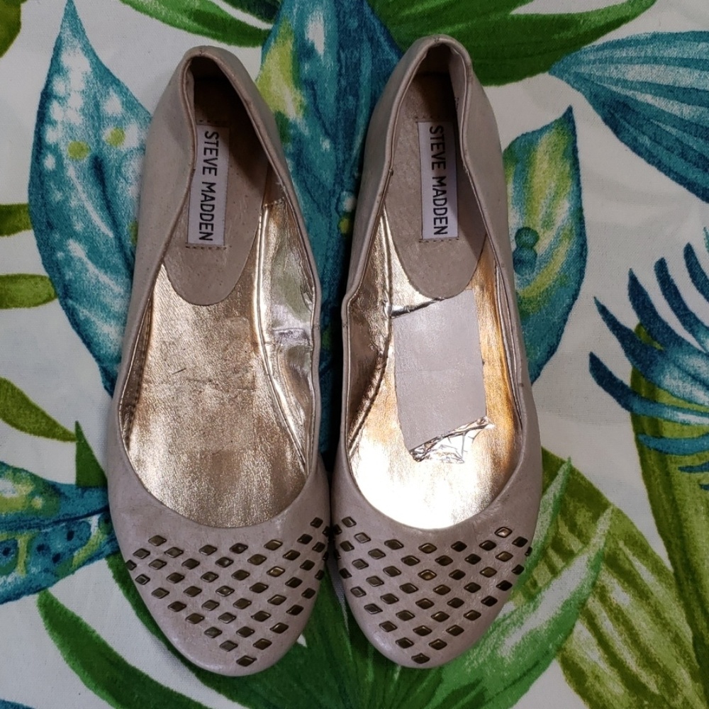 Steve Madden Beige Flats Size 8